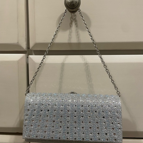 L Lorraine Silver Bedazzled Glitter Clutch Wrist Wallet New Without Tags - Picture 3 of 8